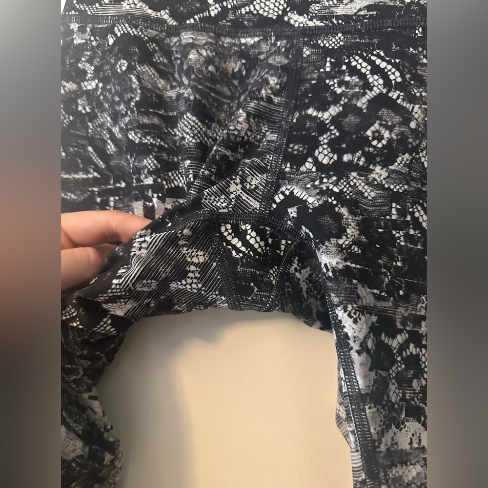 Lululemon Wunder Under High-Rise 7/8 Tight *Full-On Luxtreme 25" Leggings size 4 - Picture 4 of 7